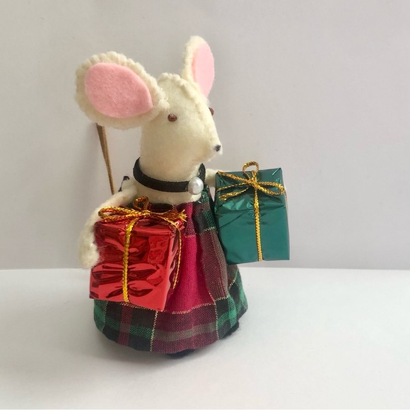 Christmas mouse ornament felt holding 2 gifts  plaid dress holiday party - Picture 4 of 7